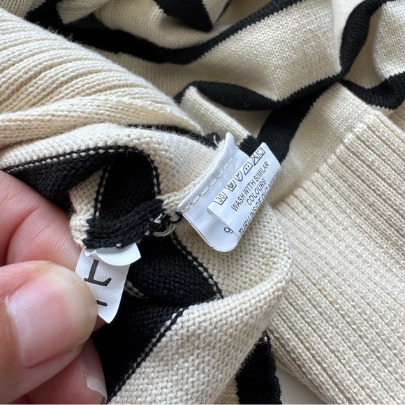 Boxy striped turtleneck sweater - Picture 9 of 10